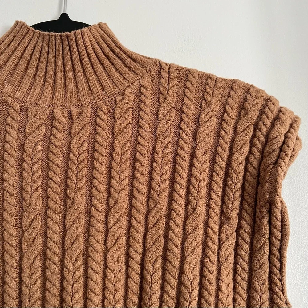 Vigoss Camel Cable Knit Turtleneck Sweater vest - Picture 2 of 4